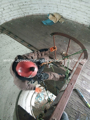 Демонтаж аварийной водонапорной башни в центральной части города Королёва
