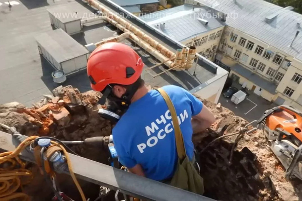 Демонтаж дымовой трубы в Москве